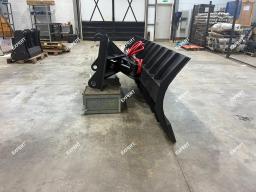 отвал для коммунальной техники на Экскаватор JCB