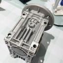 Фланцы червячной передачи NMRV90/RV90 с фланцами B5/B14 подходят для сельскохозяйственной техники, транспортного, подъемного, дробильного оборудования, градирен и других устройств.